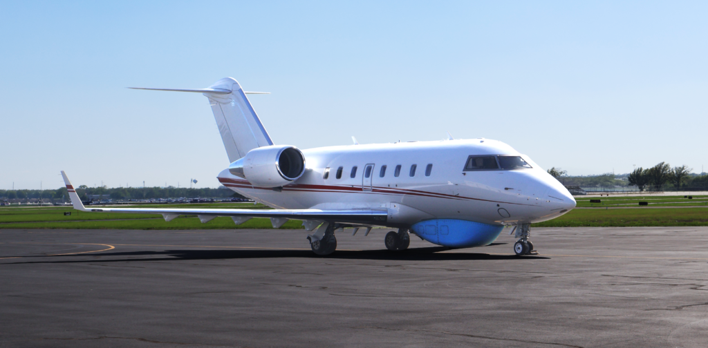 Bombardier CL-600 Challenger with Avcon Under-Fuselage Radome